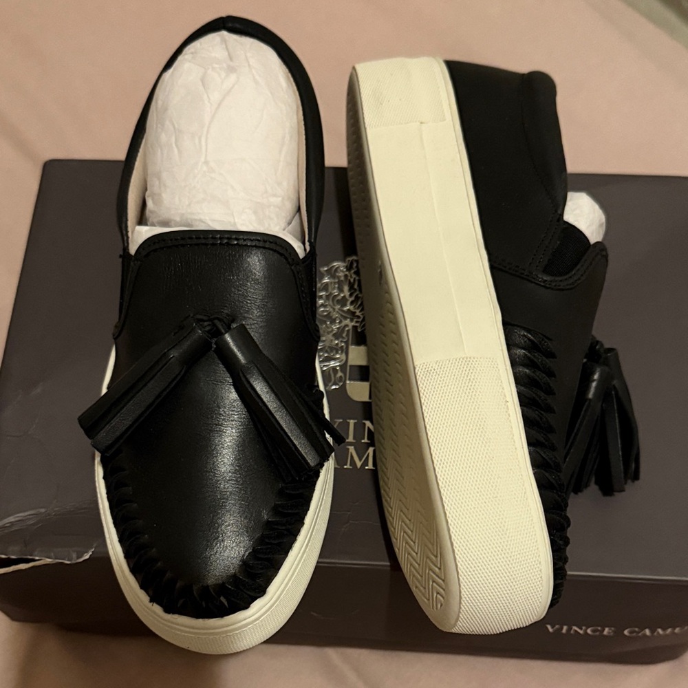 Vince Camuto Women’s Black Leather Tassel Slip-On 🥿🖤